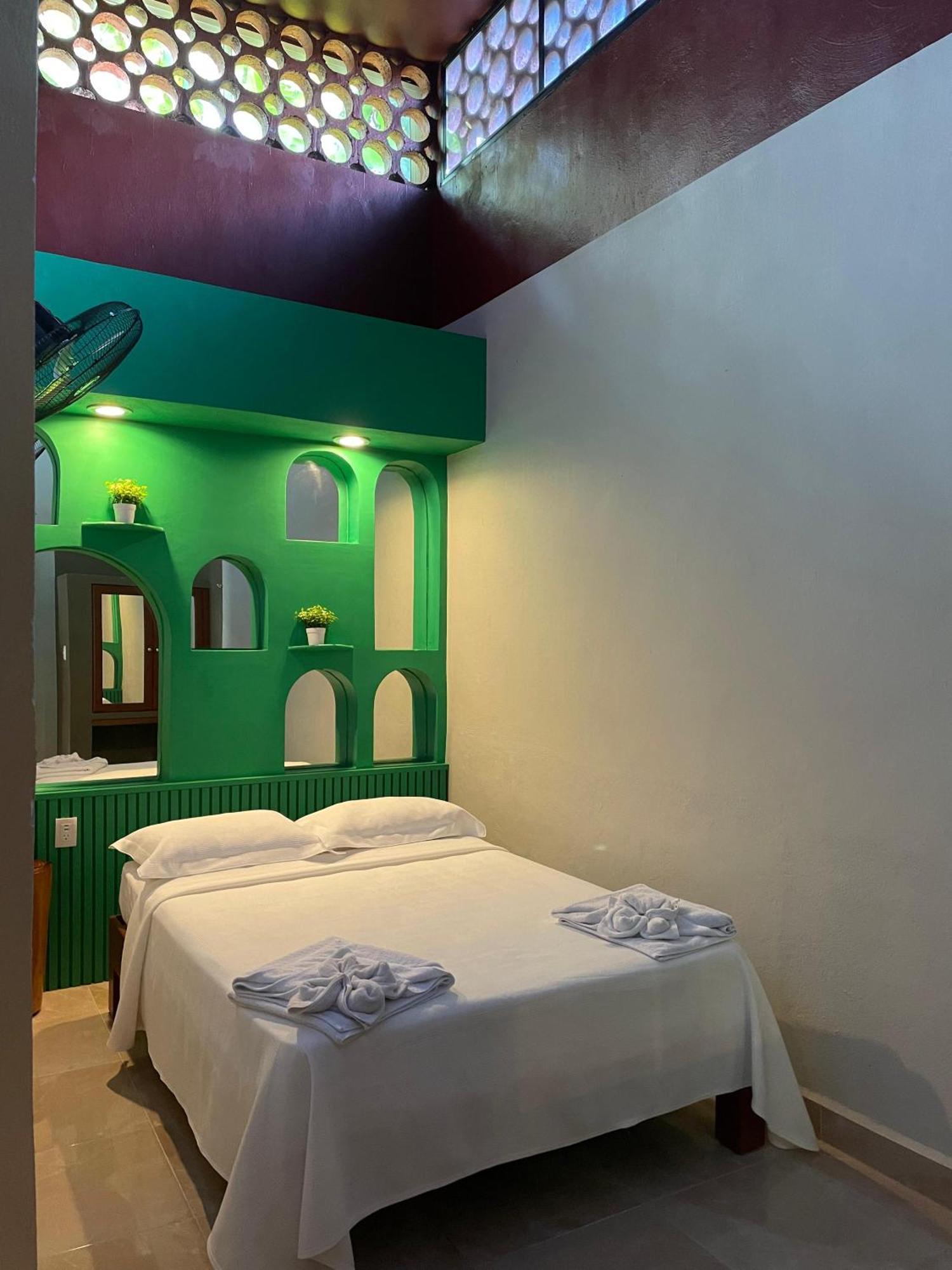 Hostal Poquito A Poquito Valladolid  Ngoại thất bức ảnh
